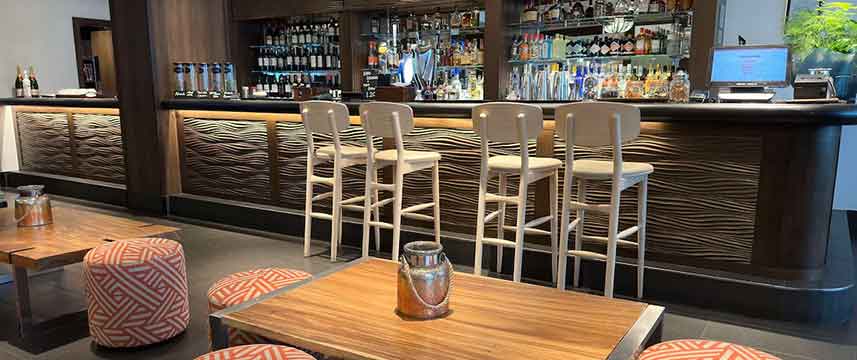 Guild Hotel Fitzrovia - The Warren Bar Guild Hotel Fitzrovia - The Warren Bar
